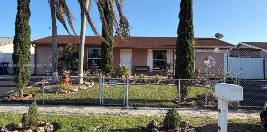 Дом в Хомстед, Флорида 3 спальни, 119.75м2 № 2052701