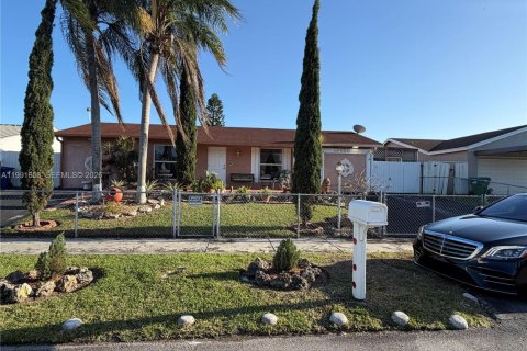 Купить виллу или дом в Хомстед, Флорида 3 спальни, 119.75м2, № 2052701 - фото 2