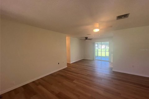 Villa ou maison à louer à Port Charlotte, Floride: 2 chambres, 85.93 m2 № 2413704 - photo 4