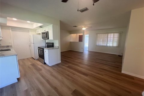 Villa ou maison à louer à Port Charlotte, Floride: 2 chambres, 85.93 m2 № 2413704 - photo 6