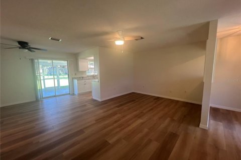 Villa ou maison à louer à Port Charlotte, Floride: 2 chambres, 85.93 m2 № 2413704 - photo 5