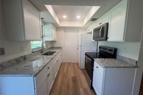 Villa ou maison à louer à Port Charlotte, Floride: 2 chambres, 85.93 m2 № 2413704 - photo 7