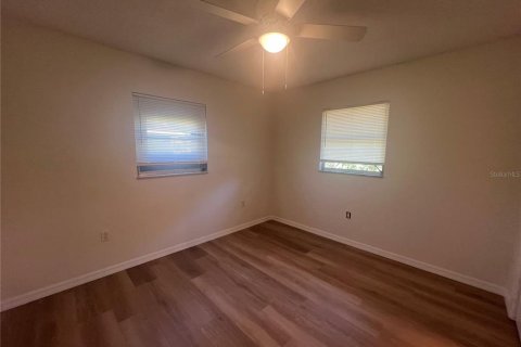 Villa ou maison à louer à Port Charlotte, Floride: 2 chambres, 85.93 m2 № 2413704 - photo 11
