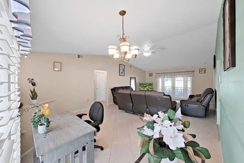 Casa en venta en Brandon, Florida, 3 dormitorios, 131.46 m2 № 2267483 - foto 10