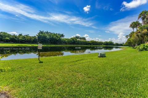 House in Weston, Florida 2 bedrooms, 84.82 sq.m. № 1921995 - photo 18