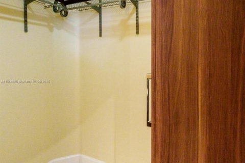 House in Weston, Florida 2 bedrooms, 84.82 sq.m. № 1921995 - photo 14