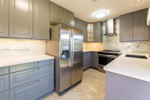 House in Weston, Florida 2 bedrooms, 84.82 sq.m. № 1921995 - photo 3