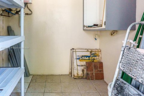 House in Weston, Florida 2 bedrooms, 84.82 sq.m. № 1921995 - photo 13