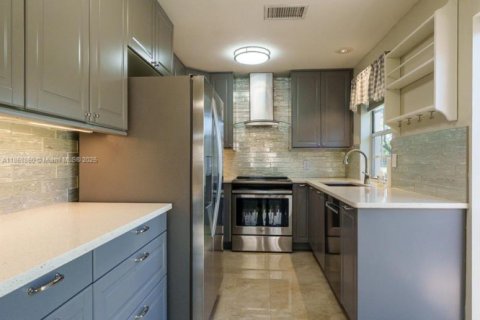 House in Weston, Florida 2 bedrooms, 84.82 sq.m. № 1921995 - photo 4