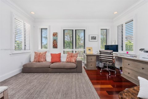 Купить виллу или дом в Ки-Бискейн, Флорида 5 спален, 429.02м2, № 1958714 - фото 18