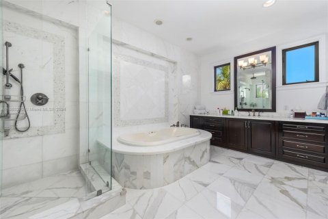 Купить виллу или дом в Ки-Бискейн, Флорида 5 спален, 429.02м2, № 1958714 - фото 20