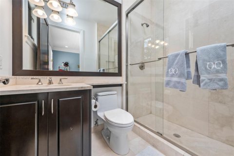 Купить виллу или дом в Ки-Бискейн, Флорида 5 спален, 429.02м2, № 1958714 - фото 24