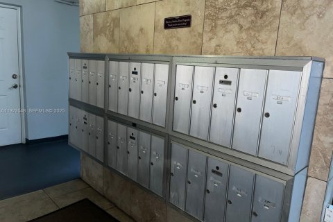 Condo in Davie, Florida, 2 bedrooms  № 1982291 - photo 30