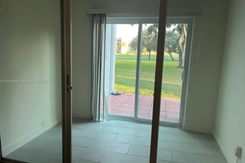 Condo in Davie, Florida, 2 bedrooms  № 1982291 - photo 22