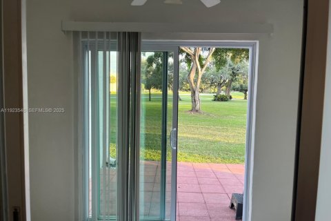 Condo in Davie, Florida, 2 bedrooms  № 1982291 - photo 23
