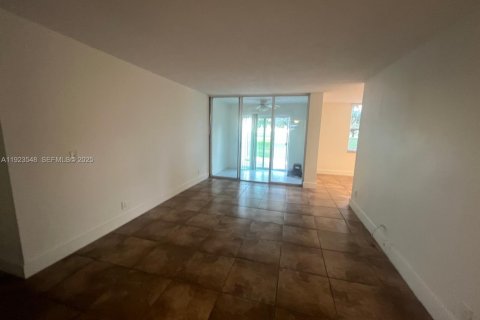Condo in Davie, Florida, 2 bedrooms  № 1982291 - photo 21