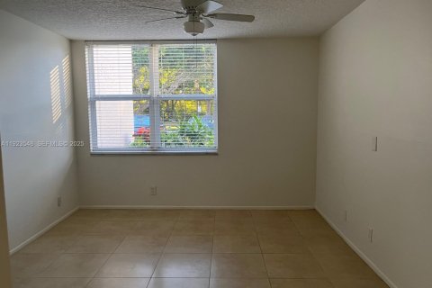 Condo in Davie, Florida, 2 bedrooms  № 1982291 - photo 8