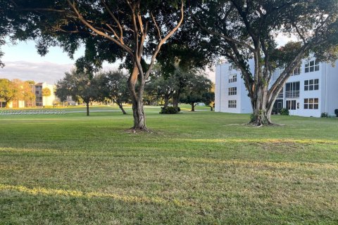 Condo in Davie, Florida, 2 bedrooms  № 1982291 - photo 24