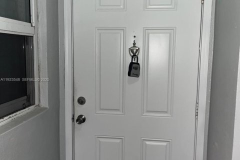 Condo in Davie, Florida, 2 bedrooms  № 1982291 - photo 2
