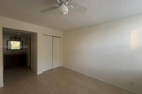 Condo in Davie, Florida, 2 bedrooms  № 1982291 - photo 9