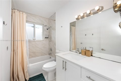 Снять в аренду виллу или дом в Норт-Майами-Бич, Флорида 3 спальни, 164.16м2, № 1974748 - фото 22