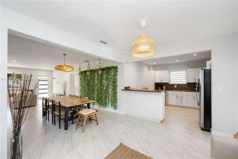 Снять в аренду виллу или дом в Норт-Майами-Бич, Флорида 3 спальни, 164.16м2, № 1974748 - фото 11