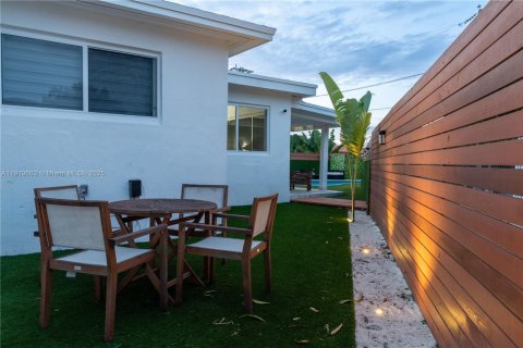 Снять в аренду виллу или дом в Норт-Майами-Бич, Флорида 3 спальни, 164.16м2, № 1974748 - фото 28