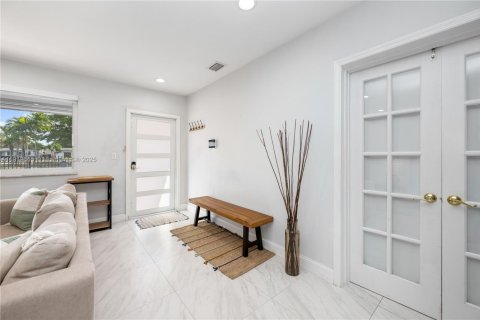 Снять в аренду виллу или дом в Норт-Майами-Бич, Флорида 3 спальни, 164.16м2, № 1974748 - фото 6