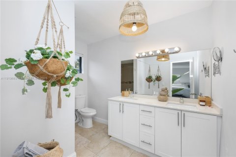 Снять в аренду виллу или дом в Норт-Майами-Бич, Флорида 3 спальни, 164.16м2, № 1974748 - фото 17