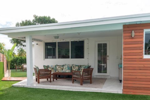 Снять в аренду виллу или дом в Норт-Майами-Бич, Флорида 3 спальни, 164.16м2, № 1974748 - фото 27