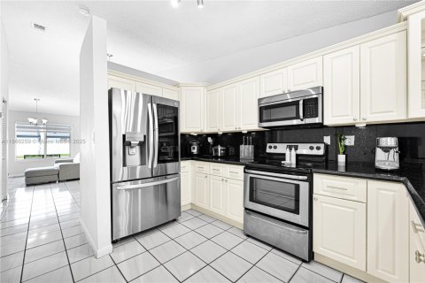 Villa ou maison à vendre à Hialeah, Floride: 3 chambres, 122.17 m2 № 1897413 - photo 7