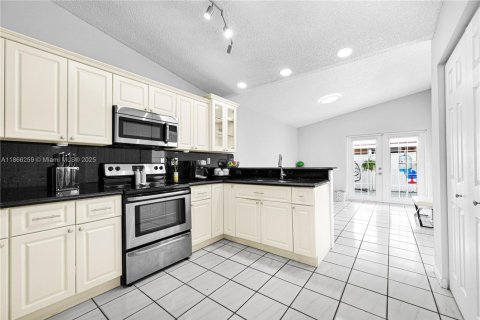 Villa ou maison à vendre à Hialeah, Floride: 3 chambres, 122.17 m2 № 1897413 - photo 8