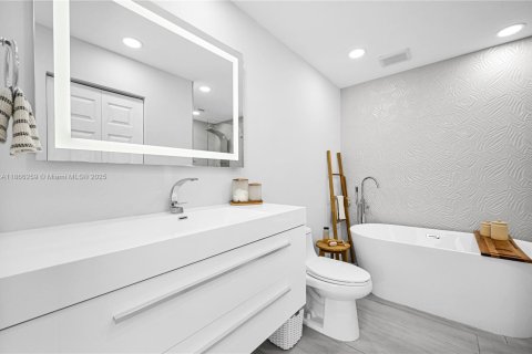 Villa ou maison à vendre à Hialeah, Floride: 3 chambres, 122.17 m2 № 1897413 - photo 15