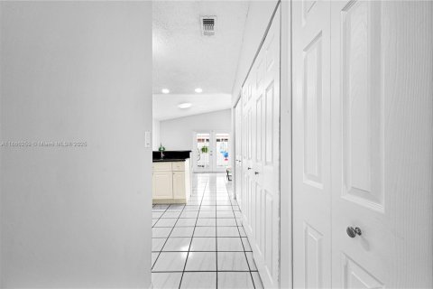 Villa ou maison à vendre à Hialeah, Floride: 3 chambres, 122.17 m2 № 1897413 - photo 6