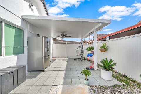 Villa ou maison à vendre à Hialeah, Floride: 3 chambres, 122.17 m2 № 1897413 - photo 22