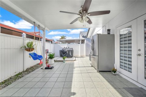 Villa ou maison à vendre à Hialeah, Floride: 3 chambres, 122.17 m2 № 1897413 - photo 23