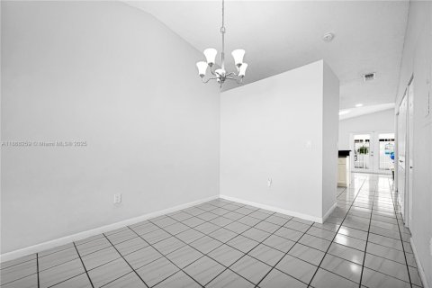 Villa ou maison à vendre à Hialeah, Floride: 3 chambres, 122.17 m2 № 1897413 - photo 5