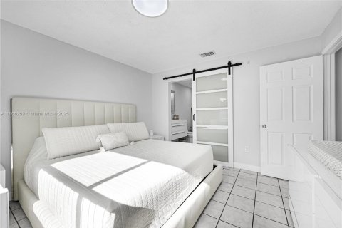 Villa ou maison à vendre à Hialeah, Floride: 3 chambres, 122.17 m2 № 1897413 - photo 12
