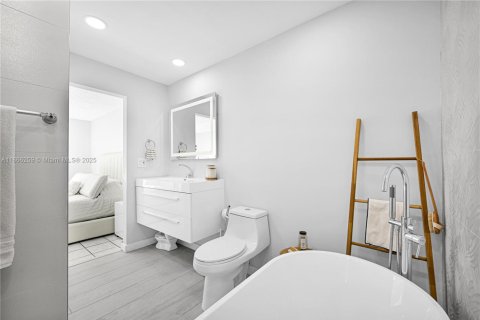 Villa ou maison à vendre à Hialeah, Floride: 3 chambres, 122.17 m2 № 1897413 - photo 17