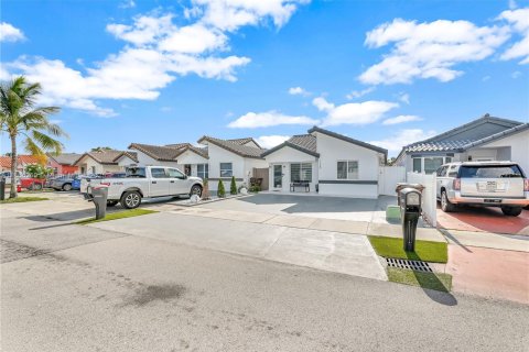 Villa ou maison à vendre à Hialeah, Floride: 3 chambres, 122.17 m2 № 1897413 - photo 2