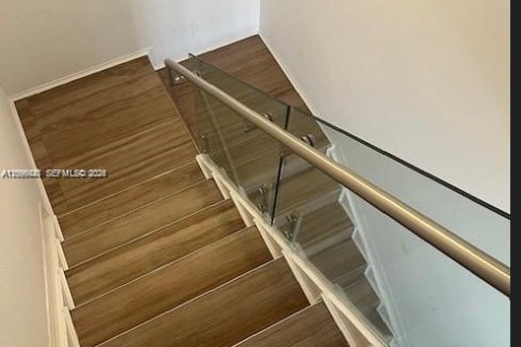 Touwnhouse à louer à Miramar, Floride: 3 chambres, 157.93 m2 № 2393372 - photo 5