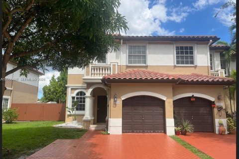 Touwnhouse à louer à Miramar, Floride: 3 chambres, 157.93 m2 № 2393372 - photo 1