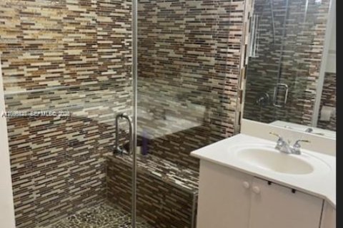 Touwnhouse à louer à Miramar, Floride: 3 chambres, 157.93 m2 № 2393372 - photo 6