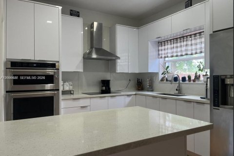 Touwnhouse à louer à Miramar, Floride: 3 chambres, 157.93 m2 № 2393372 - photo 2
