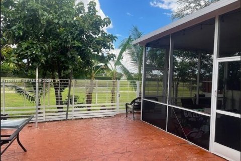 Touwnhouse à louer à Miramar, Floride: 3 chambres, 157.93 m2 № 2393372 - photo 8