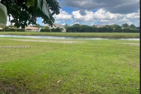 Touwnhouse à louer à Miramar, Floride: 3 chambres, 157.93 m2 № 2393372 - photo 9