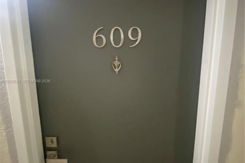 Appartement à louer à Miami, Floride: 1 chambre, 64.1 m2 № 1997577 - photo 2