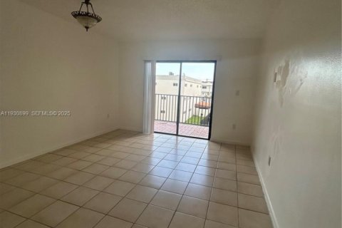 Купить кондоминиум в Хайалиа, Флорида 2 спальни, 82.68м2, № 1989708 - фото 7