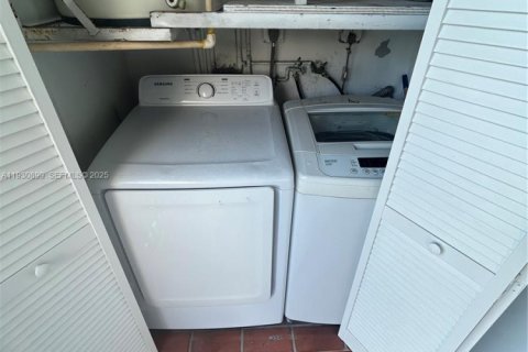 Купить кондоминиум в Хайалиа, Флорида 2 спальни, 82.68м2, № 1989708 - фото 21