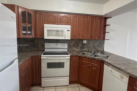 Купить кондоминиум в Хайалиа, Флорида 2 спальни, 82.68м2, № 1989708 - фото 9